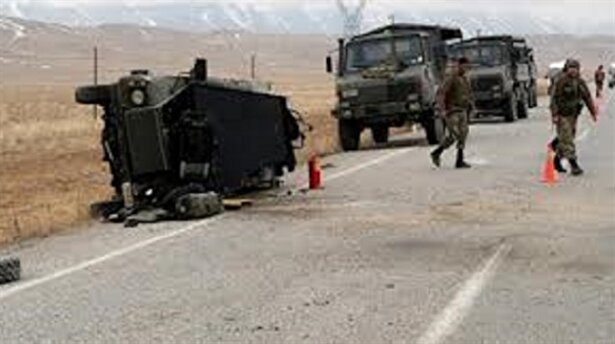 Askeri araç devrildi: 1 Şehit