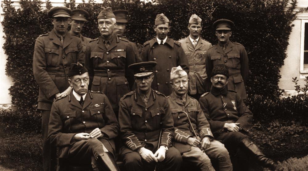 Kûtu’l-Amâre Zaferi’nde esir alınan İngiliz general ve üst rütbeli subaylar. 