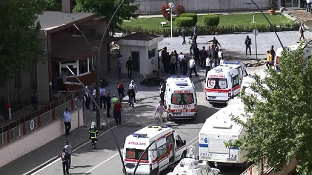 Gaziantep Emniyet Müdürlüğü önünde patlama meydana geldi.