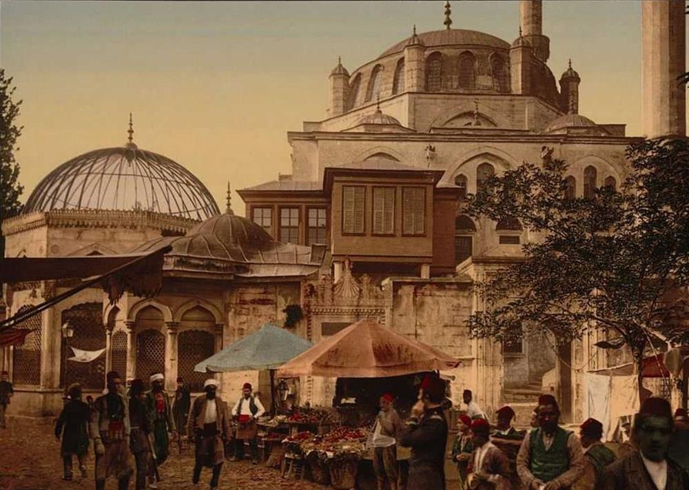 Osmanlı'da Ramazan demek, hayır ve hasenatın bol olduğu; imaretler, aşevleri, darü'z-ziyafeler ve bîmarhanelerinde fakirlerin çokça kollanıp gözetildiği bir ay demekti. 