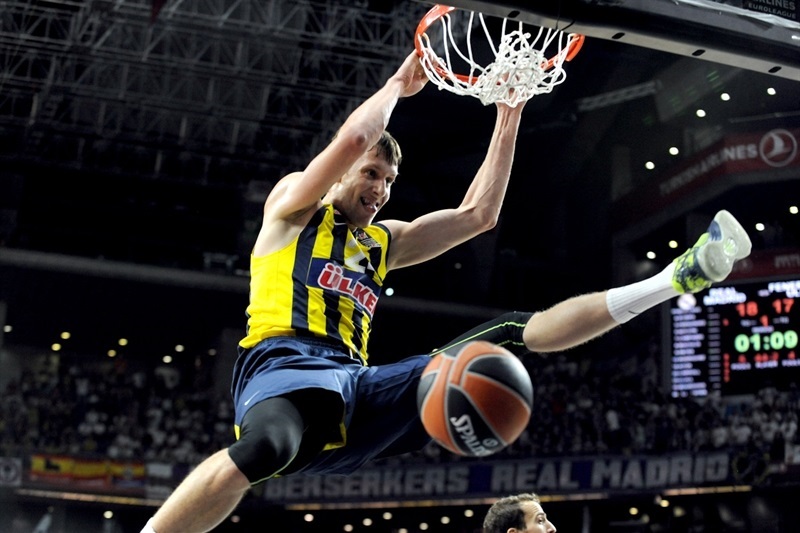 resized_372f8-1771e1ebjanveselyfenerbahceulkeristanbuleb14.jpg