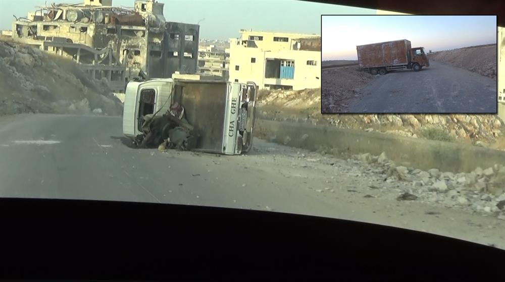 Bombalar altındaki  Kastillo Yolu,  adeta araç mezarlığına  dönüşmüş durumda.