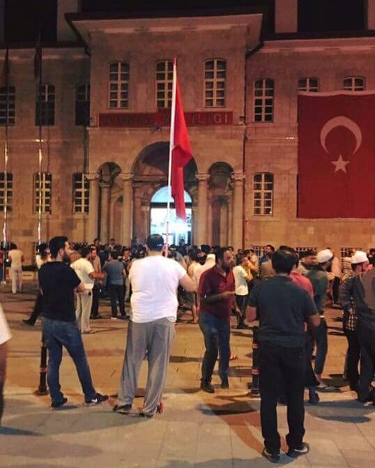 Konya Valiliği'nin önü