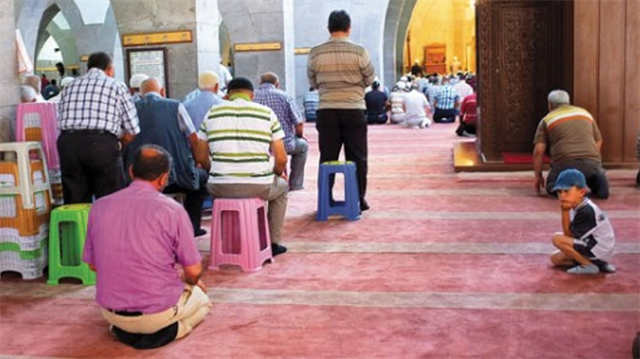 Diyanet Olaya El Koydu Boyle Namaz Olmaz