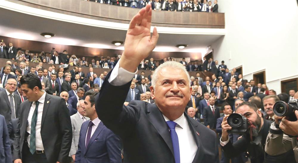 Başbakan Yıldırım, yeni yasama yılının ilk grup toplantısında konuştu. Yıldırım, salona girişinde partililer tarafından coşkuyla karşılandı.