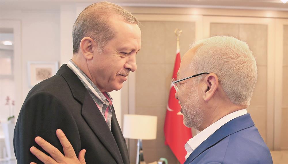 Cumhurbaşkanı Tayyip Erdoğan, Tunus Nahda Hareketi lideri Raşid el-Gannuşi'yi kabul etti. Tarabya Köşkü'ndeki kabul 1 saat 15 dakika sürdü.