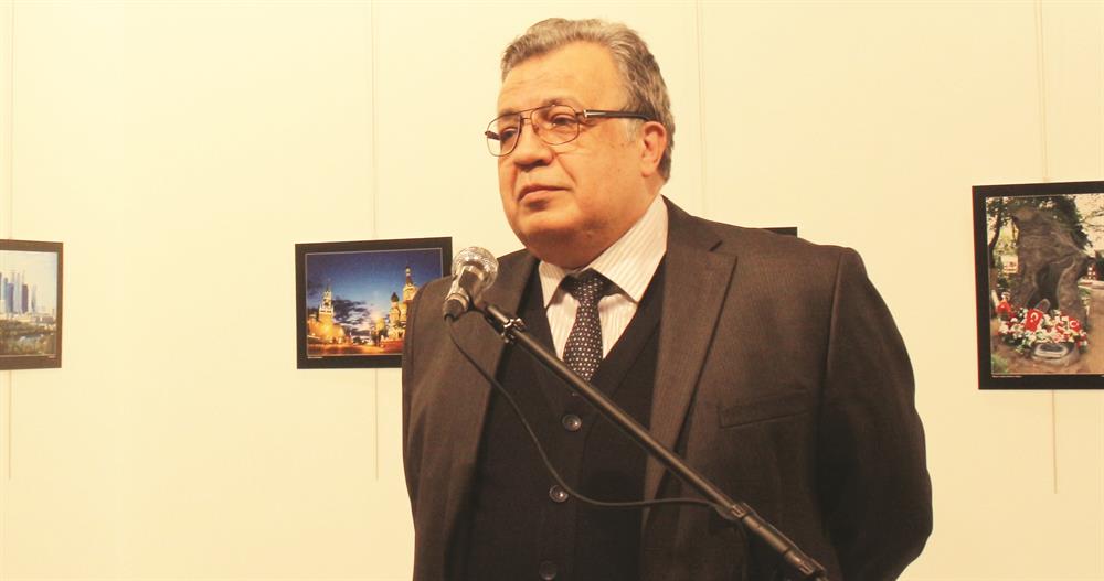 Elçi Karlov, uçak krizinin ardından iki ülke ilişkilerinin normalleşmesi için büyük çaba harcamıştı.