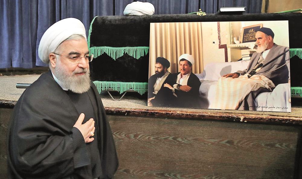 İran Cumhurbaşkanı Hasan Ruhani, Tahran'ın Cemaran bölgesindeki İmam Humeyni Hüseyniyesi'ne getirilen Rafsancani'nin naaşını ziyaret etti.