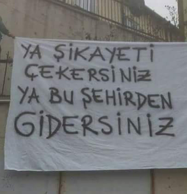 Açılan pankartta tehdit içerikli ifadeler kullanıldı.