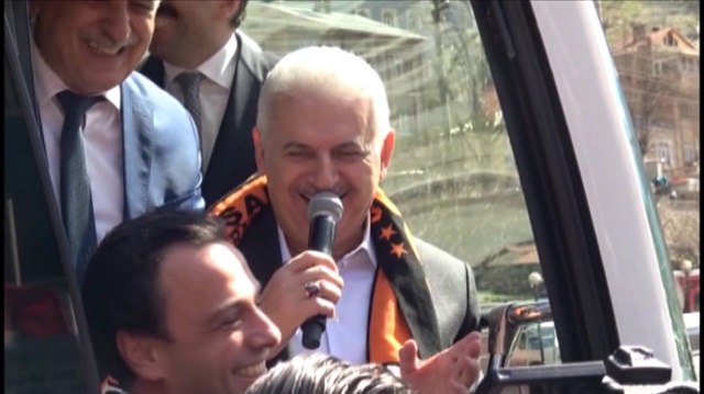 Başbakan Yıldırım ile vatandaşlar arasında güldüren diyalog
