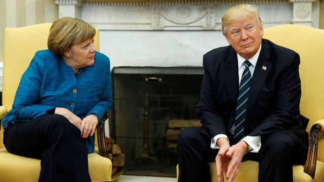 Trump Merkel'i dünyaya rezil etti