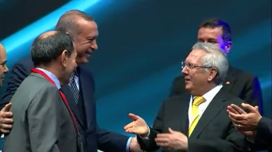 Cumhurbaşkanı Erdoğan, Galatasaray Başkanı Dursun Özbek ve Fenerbahçe Başkanı Aziz Yıldırım'ı bir araya getirdi.