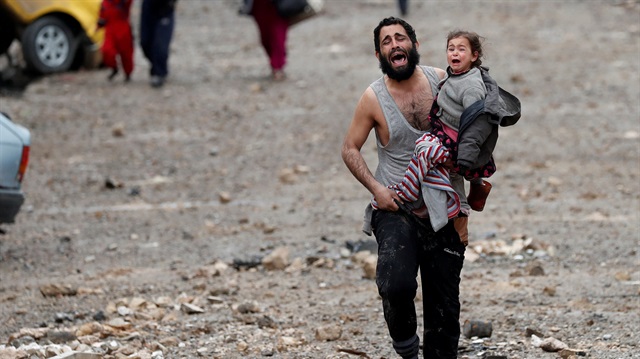 DEAŞ ve Irak ordusu arasında yaşanan şiddetli çatışmalar nedeniyle onbinlerce Iraklı sivil evlerini terk etti.