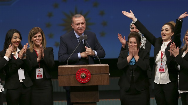 Cumhurbaşkanı Recep Tayyip Erdoğan Bakanlar Kurulu kararını külliyede binlerce davetlinin önünde imzaladı. 