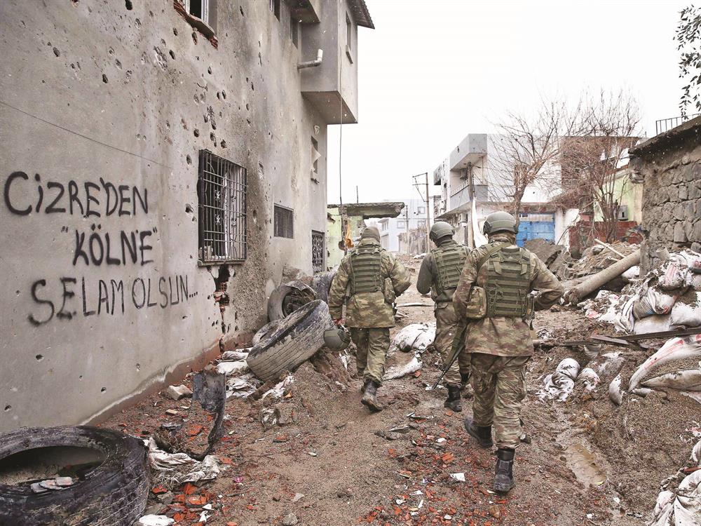 Her taşın altından BND çıkıyor