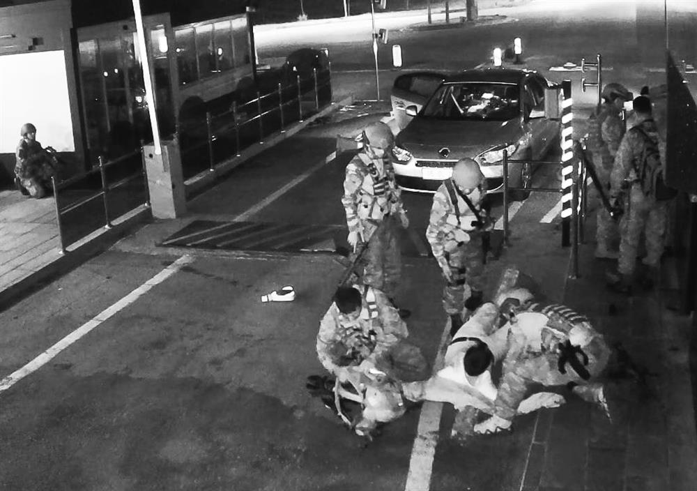 Cuntacıların, 15 Temmuz’da TÜRKSAT’taki görevlilere saldırma anları güvenlik kameralarına yansıdı.