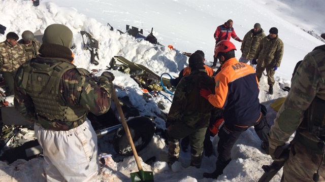 Pülümür'de düşen helikopterinin enkazına ulaşabilmek için jandarma ile Tunceli Afet ve Acil Durum Müdürlüğü (AFAD) ekipleri, olumsuz hava koşullarında büyük bir mücadele verdi.