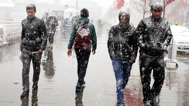 Meteoroloji, 23 Nisan'da kar ve fırtına beklendiğini duyurdu.