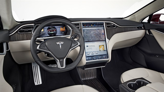 Tesla araçlarını geri çağırıyor.