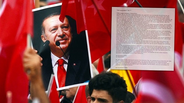 Almanya'nın Brühl kentinde Türk vatandaşlarının posta kutularına 'Erdoğan'ı destekleyenler ülkeyi terk etsin" şeklinde tehdit dolu bir mektup bırakıldı.