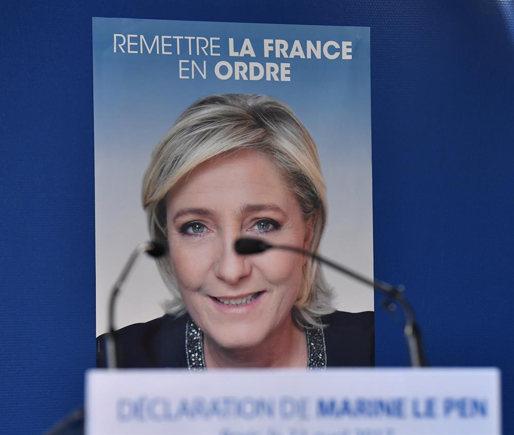 Aşırı sağcı Le Pen, AB'den ayrılmayı ve göçmen yasağını öne çıkarıyor.