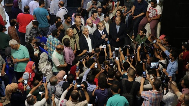 Egypt police disburses small protests against islands deal