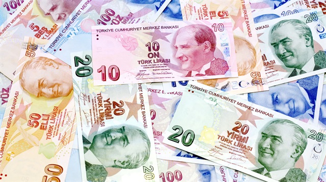 En düşük emekli maaşının asgari ücret kadar olması gündemde. 1.404 liranın altındaki tüm maaşlara zam gelecek. 878 liralık SSK maaşı 526 lira, 998 liralık Bağ-Kur maaşı ise 406 lira artacak.