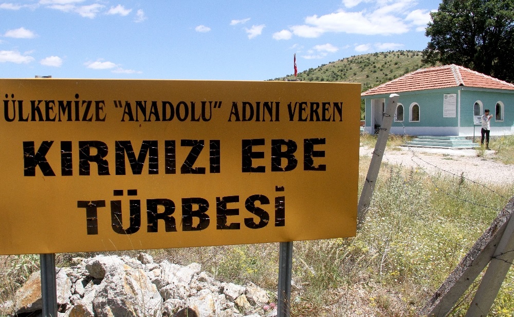 Kırmızı Ebe Türbesi
