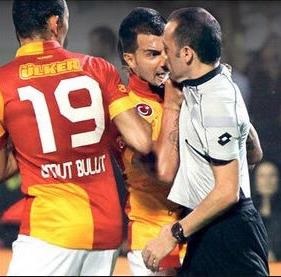 34 yaşındaki Engin Baytar, Galatasaray'da forma giydiği dönemde agresif tavırlarıyla dikkat çekmişti.