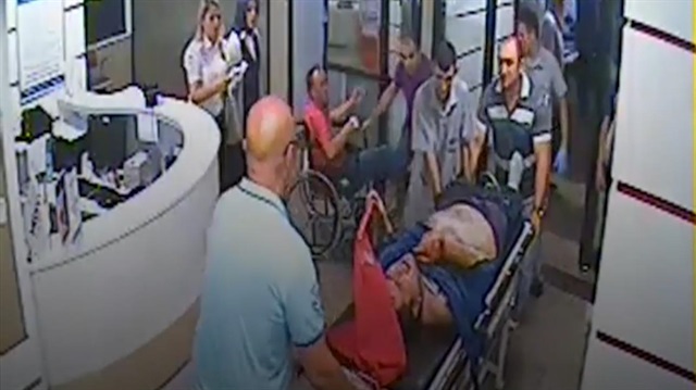 15 Temmuz'dan tüyler ürperten görüntüler: Bayrağı bırakmadı!