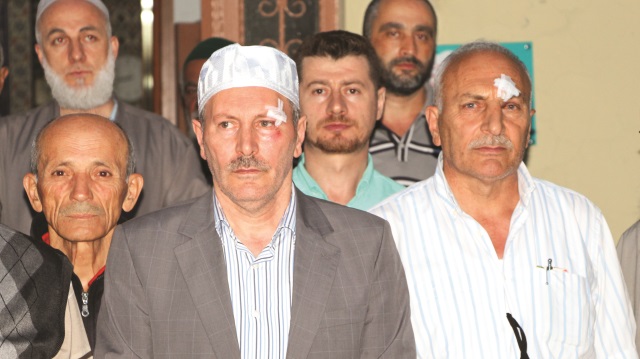 Sela okunurken camiye saldıran şahıslar, imamı ve kardeşini darp edip cami bahçesindeki imam lojmanını taşladı.