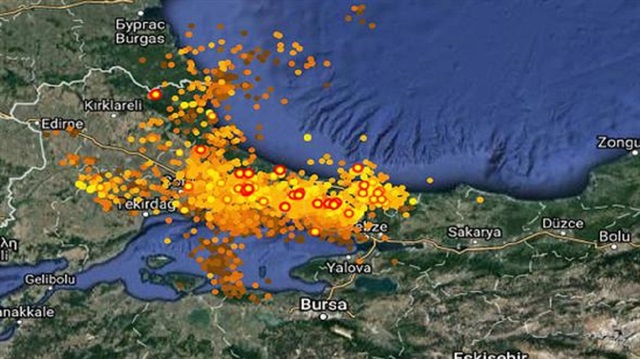 Bir uygulama sayesinde, anlık olarak dünya üzerindeki şimşekler görüntülenebiliyor.
