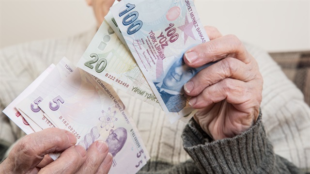 Memur- Sen'in Ramazan ve Kurban bayramlarında ödenmesini istediği ikramiye tutarı da bin 915 lira.