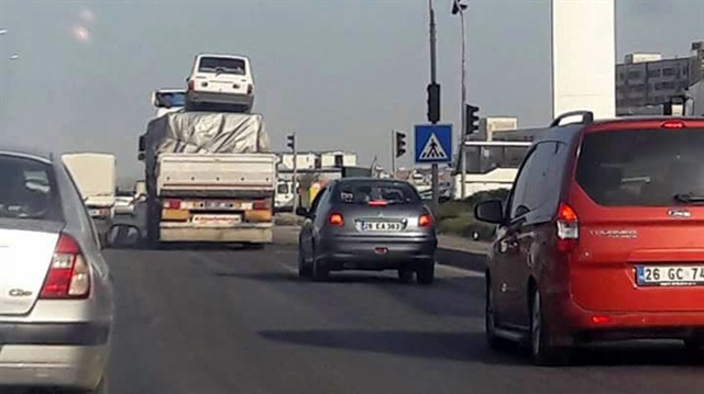 TIR'ın dorsesini görünce şoke oldu.