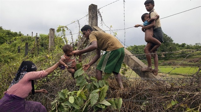 Mynmar’ın Arakan bölgesinde ordu ve Budist milliyetçilerin saldırılarında Arakanlı Müslümanlar Bangladeş’e kaçıyor.