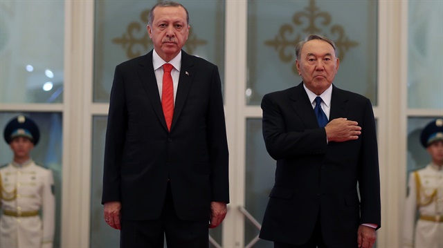 Cumhurbaşkanı Recep Tayyip Erdoğan, Kazakistan Cumhurbaşkanı Nursultan Nazarbayev tarafından resmi törenle karşılandı. 