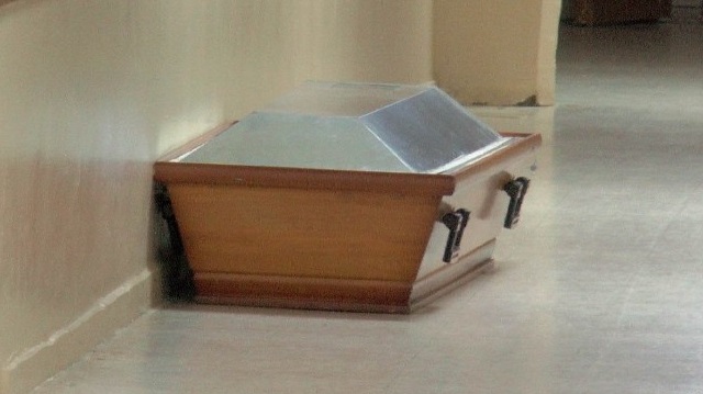 Asal ailesi, yakınlarının cenazesi yerine, başka cenazeyi görünce şaşkına döndü.