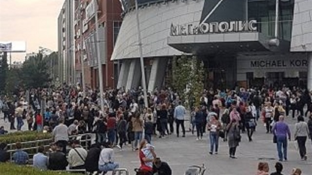 Moskova'da bomba alarmı nedeniyle AVM'ler tahliye ediliyor.