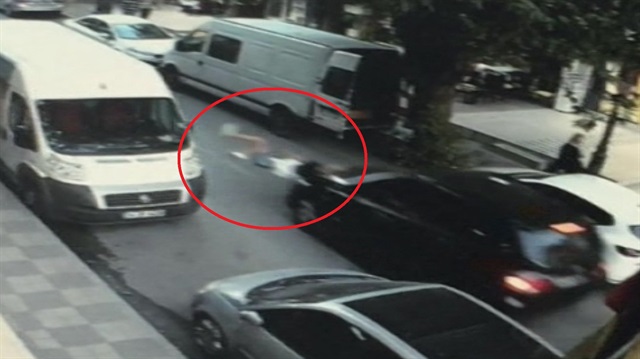 Vicdansız sürücü otizmli çocuğa çarpıp böyle kaçtı!