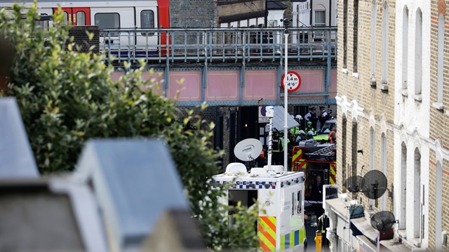 İngiliz polisi, dün Londra metrosunda patlayan zaman ayarlı patlayıcıyla ilgili olarak bir kişiyi gözaltına alındı.
