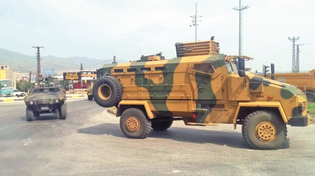 İdlib’de güvenliği sağlayacak
Mehmetçik, Kırıkhan-Reyhanlı
yolundan Suriye sınırına
sevk ediliyor.