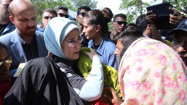 Emine Erdoğan, geçtiğimiz haftalarda Bangladeş'te kalan Arakanlı Müslümanları ziyaret etmişti.