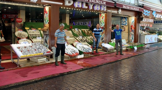 Geçen sene hamsinin kilosu 10 liraydı bu sene 7,5 liraya düştü