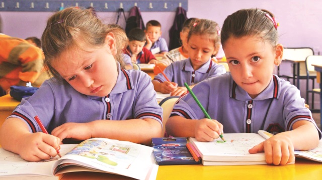 17 milyon öğrenci için ilk ders zili yarın çalacak.