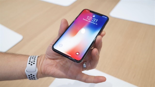 Apple Face ID güvenliği hakkında ilginç senaryolara cevap verdi.