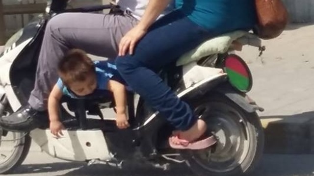 Denizli'de anne ve babanın sorumsuz davranışı tepki çekti.