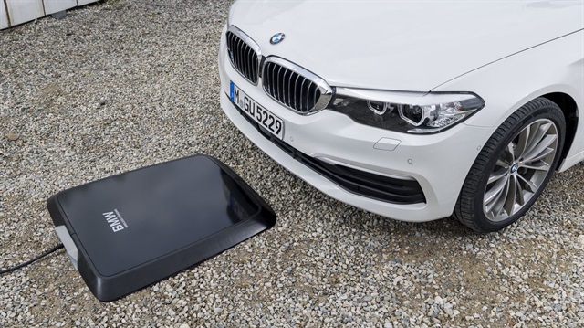 BMW kablosuz şarj cihazı