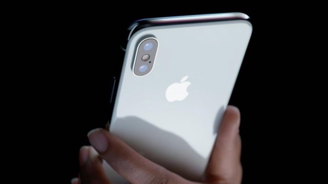 Apple'ın oldukça iddialı olduğu özelliklerden biri olan Face ID özelliğinin 13 yaş altı çocuklarda stabil çalışmadı açıkladı.