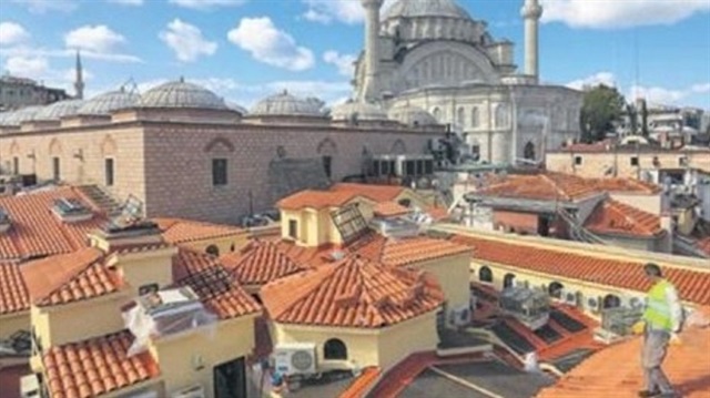 Tarihi çarşının çatısı en az 200 yıllık.