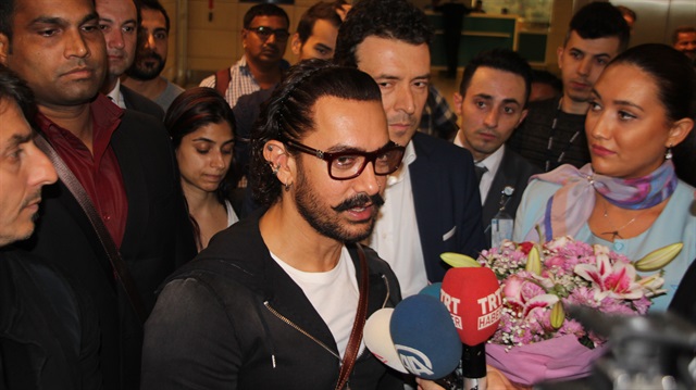 Aamir Khan, Virat Kohli Shoot For A Diwali Special Show. Pics Here Aamir Khan, Virat Kohli Shoot For A Diwali Special Show. Pics Here